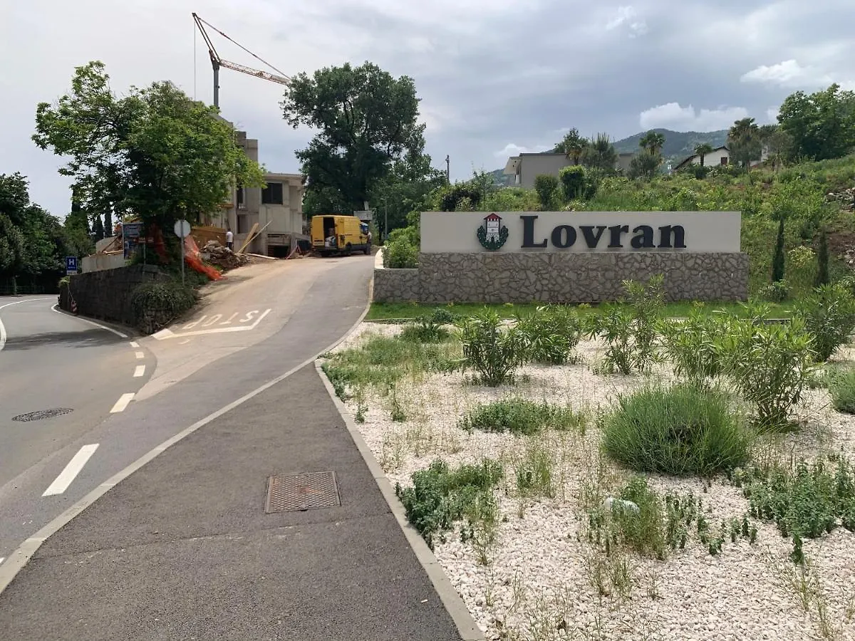 Apartamento Apartman Maroon Lovran