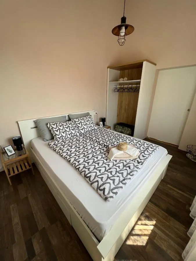 Apartman Maroon Lovran 0*,